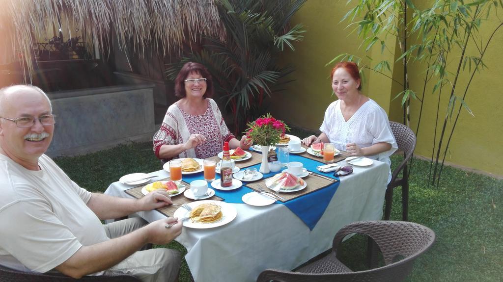 נגומבו Inlak Garden Hotel מראה חיצוני תמונה